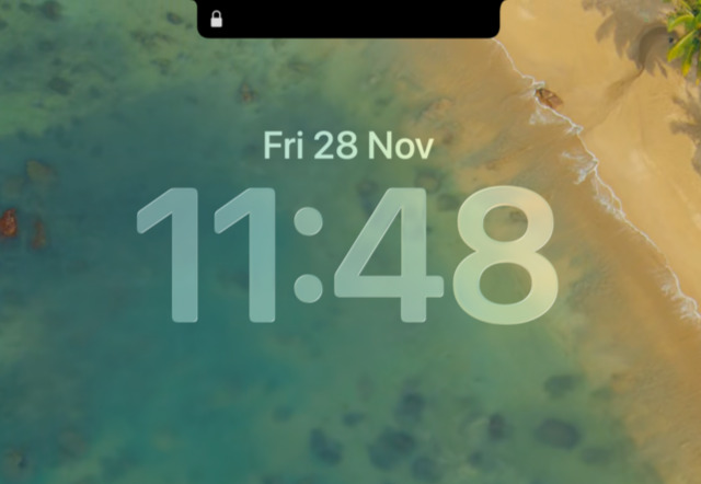 Notch on Lock Screen